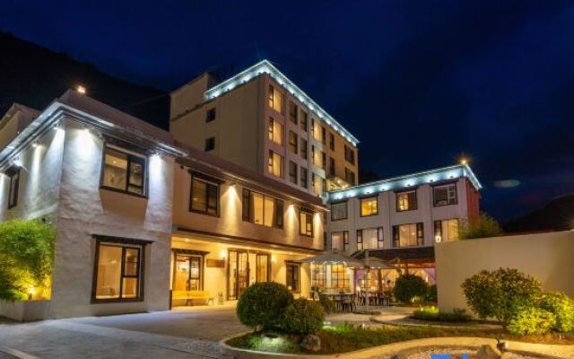 Kangding Tingshan Hot Spring Homestay
