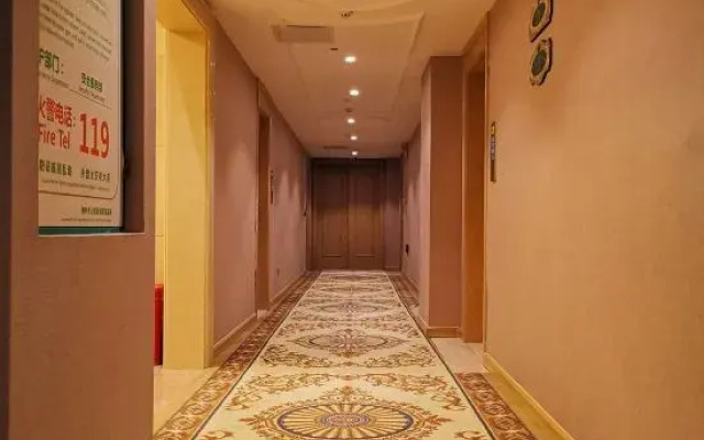Vienna Hotel (Sanjiang Bell Tower Bird's Nest Distribution Center)