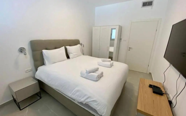 Stunning 1 BDR with balcony on Sheinkin st