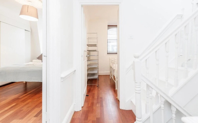 Bright stylish Nott Hill apart sleeps 6