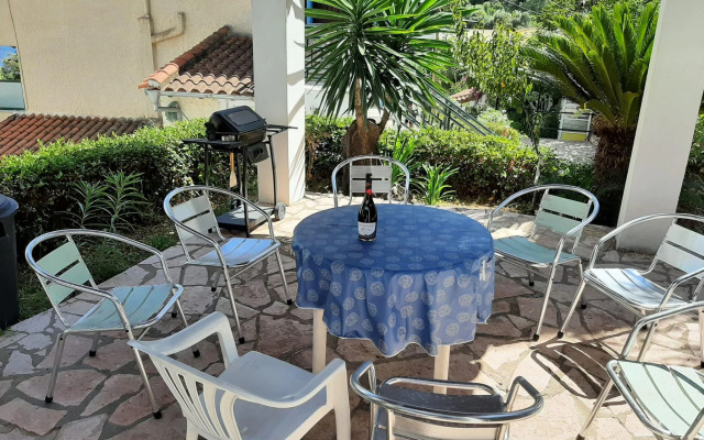 Tasteful apartment in Mpenitses with shared pool