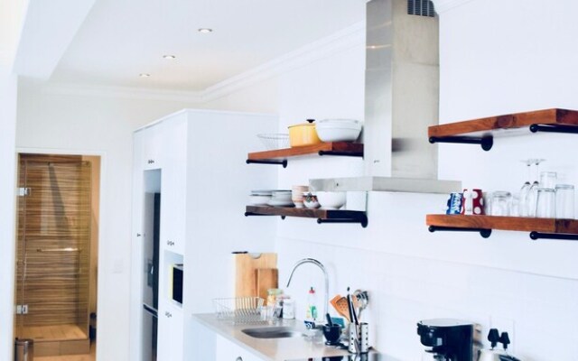 Bright 2 Bedroom Apartment in Cape Town City Centre