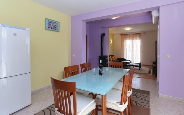 Awesome Home in Kastel Novi With Wifi and 6 Bedrooms