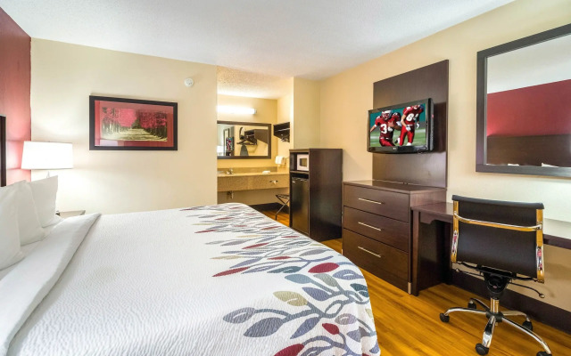 Red Roof Inn Clarksville