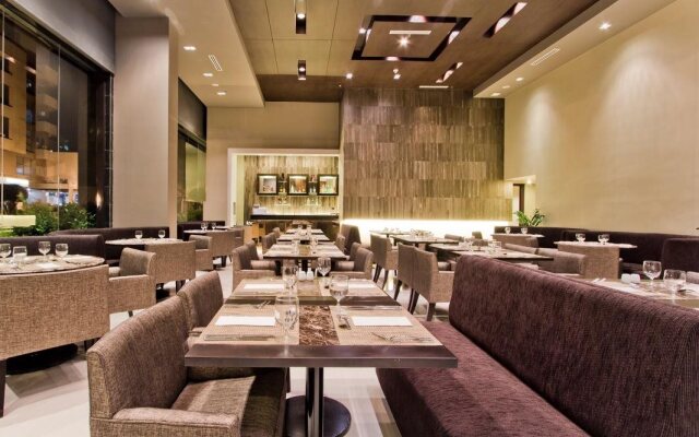 The B Hotel