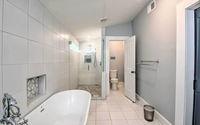 Modern Atlanta Getaway ~ 3 Miles to Downtown!