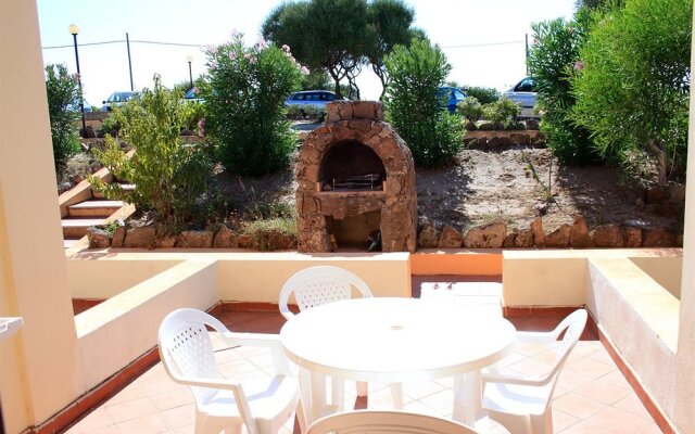 Cosy Holiday Home in Isola Rossa With Garden