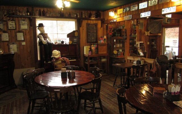 Old Towne Inne Chuckwagon Bar & Grill
