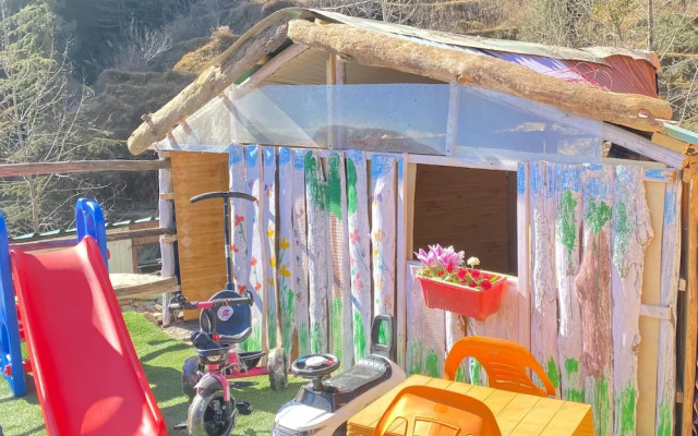 Small Victories Mountain Stay