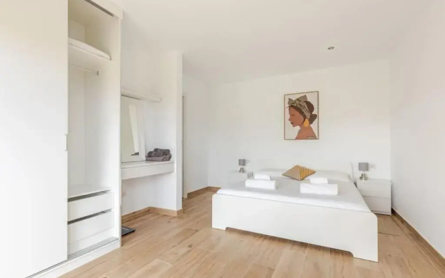 Apartamento en complejo residencial con piscina