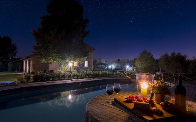 6 Bedrooms Umbrian farmhouse
