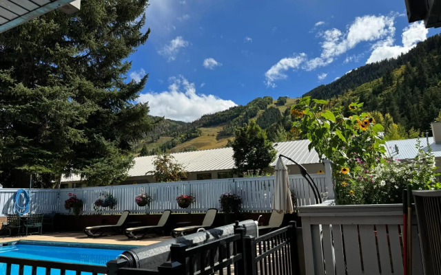 Shadow Mountain Lodge