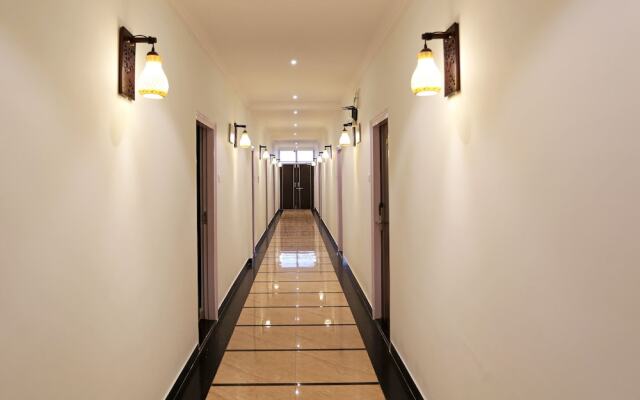 Townhouse OAK Hotel MP Inn