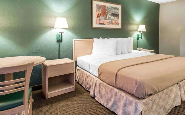 OYO Hotel Mustang Silverspring FL