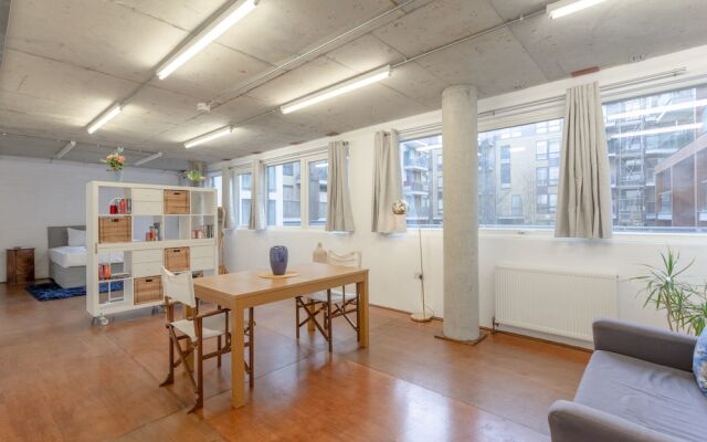 Bright Flat Near Shoreditch