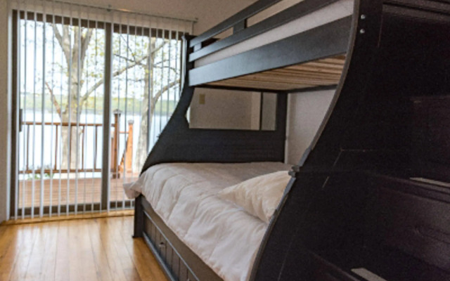 Single Island Shores