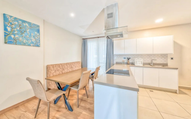 Kikambala Modern Apartment with Balcony