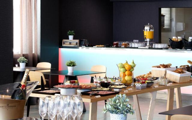 Отель AxelBeach Ibiza Spa & Beach Club - Adults Only Hotel