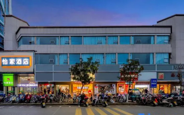 Yijia Hotel (Ji'an No.2 Middle School Pedestrian Street)
