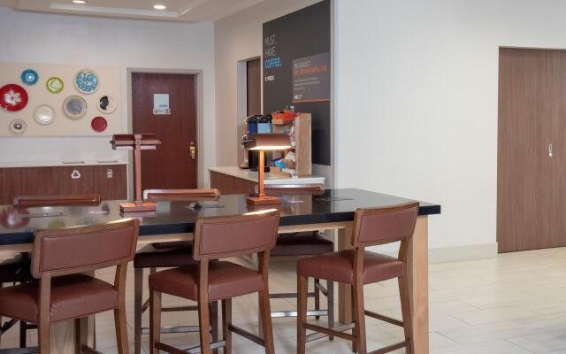 Holiday Inn Express Hotel & Suites Chester, an IHG Hotel