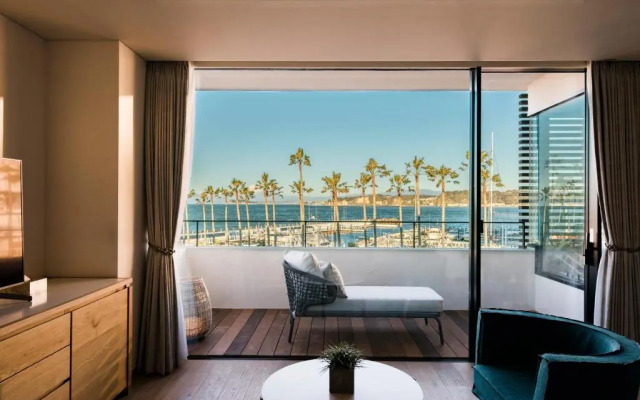 Malibu Hotel