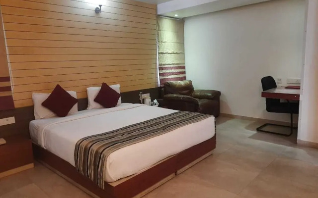Roseline Suites - A Business Hotel