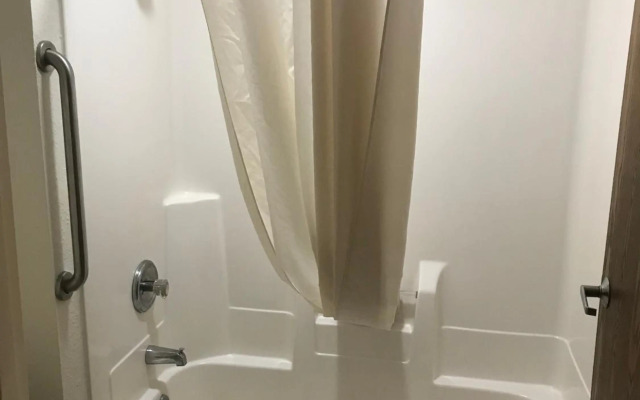 Rodeway Inn & Suites