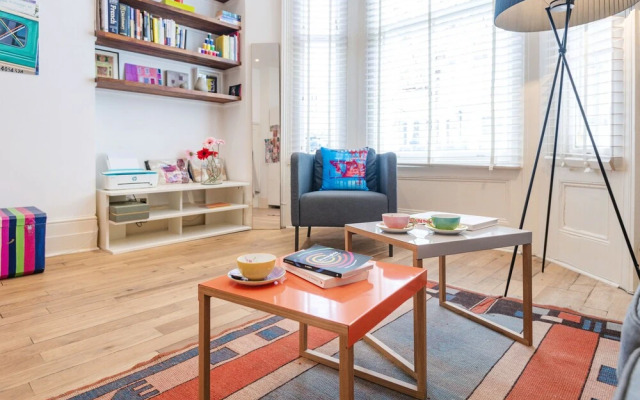 Colourful West Kensington Home Close to Earls Court