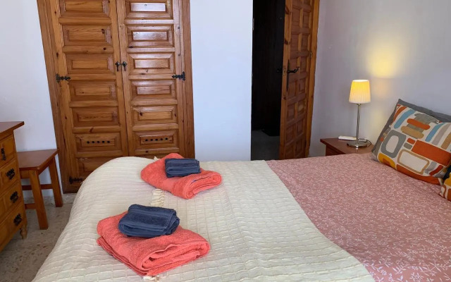 Casa con terraza y hermoso jardín comunal