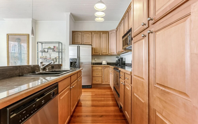 Luxury 4BR With Private Rooftop Deck