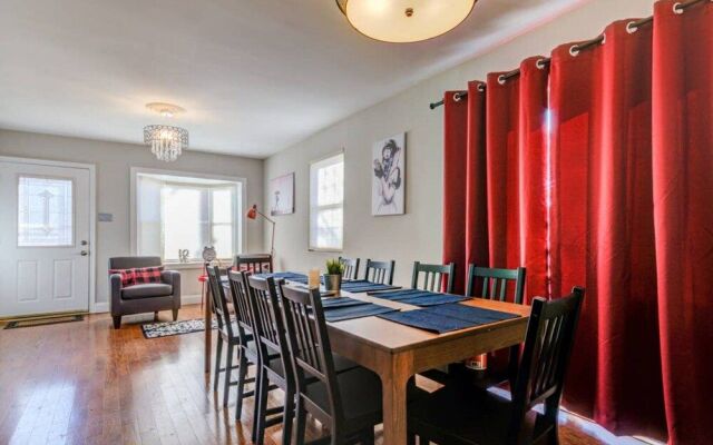 Beautiful modern colonial house 10m to DC