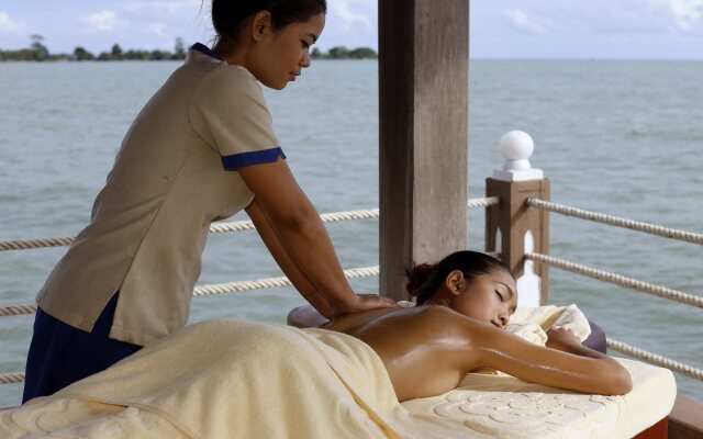 Independence Hotel by Dara