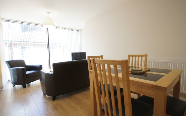 Crompton House Serviced Apartments