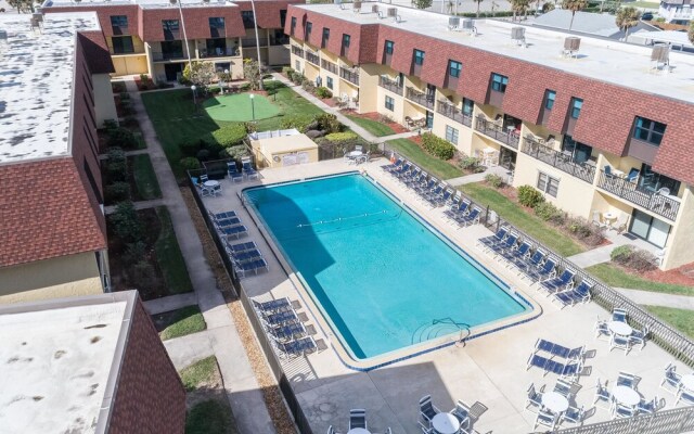 Cocoa Beach Club by Happy Palm Stays