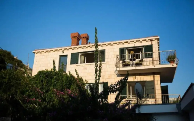 4B Apartments