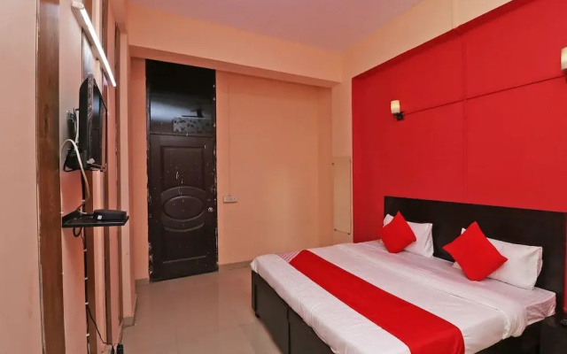 Glorious Stayz 53 Deluxe by OYO Rooms