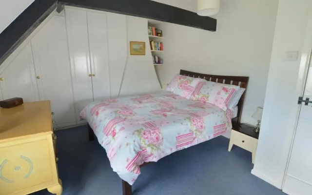 Pleasant holiday home in Horning with pond