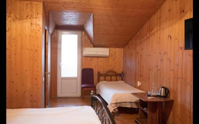 Amra2000 Guest House