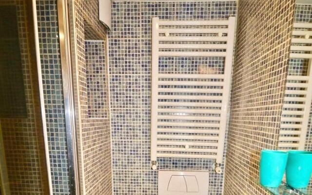 HFS Studio Hyde Park L8