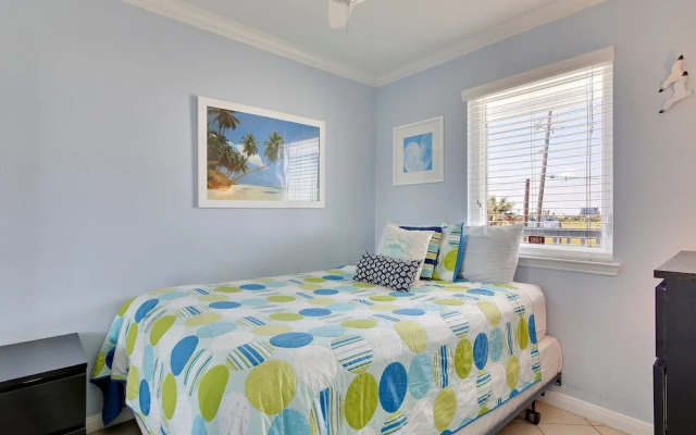 Seascape 1120 Studio Bedroom Condo by RedAwning