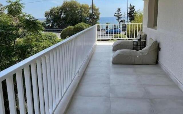Lagonisi Luxury appartment 2 by the sea
