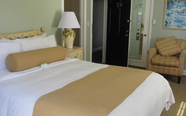 Colonial Terrace Inn by the Sea