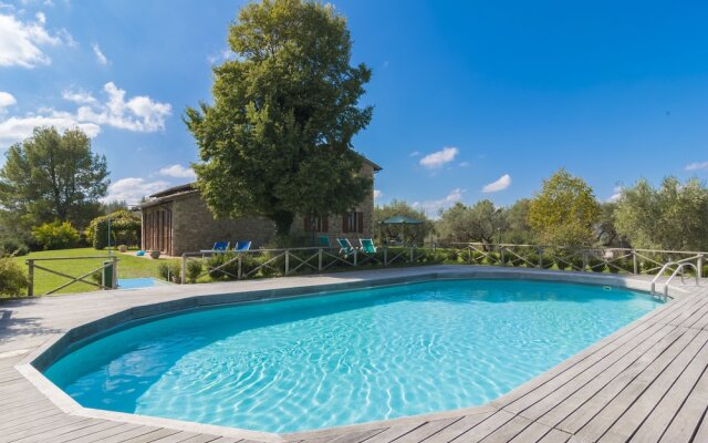 6 Bedrooms Umbrian farmhouse