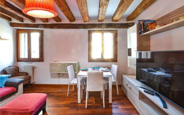 Nice Apartment in Venezia With 2 Bedrooms and Wifi