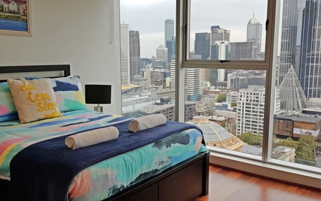 2303/68 Latrobe - Stunning 2 Bedrooms 2 Bathrooms - Amazing Sky Views