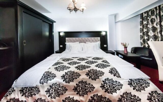 Hotel Blue Night