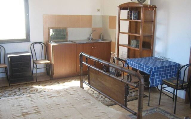 Room in Guest Room - Private Room on a Terrace With Garden