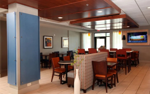 Holiday Inn Express Ralston - Arena Area