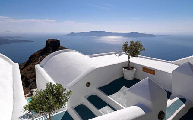 Tholos Resort Hotel