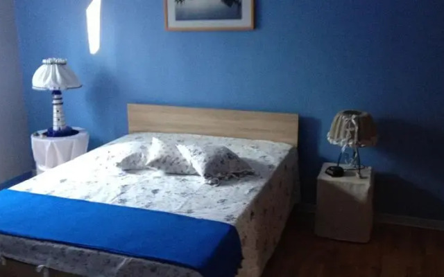 Maison Aux Volets Bleu